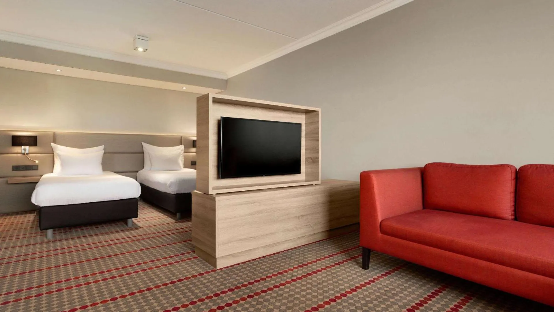 Ramada By Wyndham Amsterdam Airport Schiphol Hotel Badhoevedorp