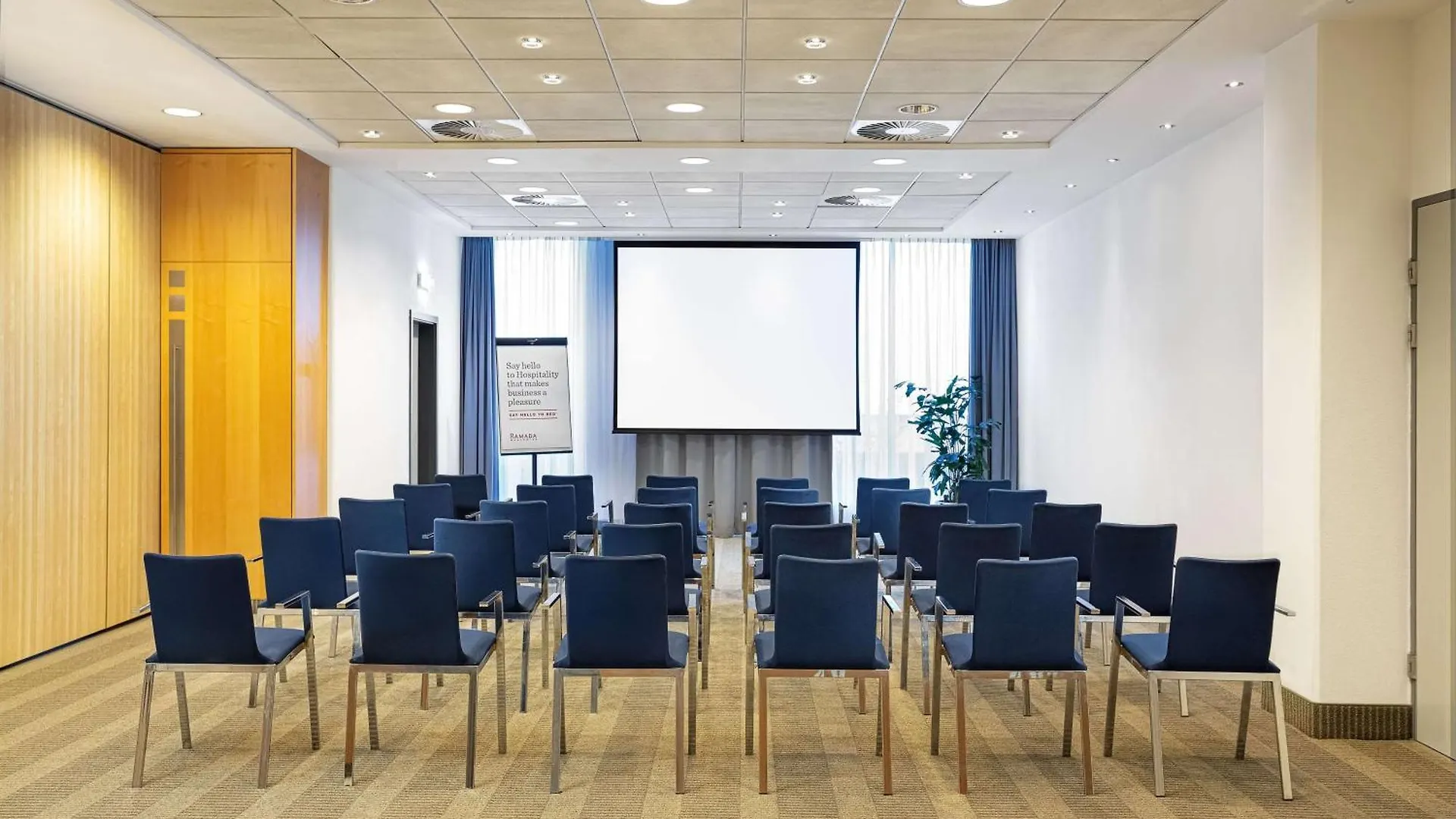 Ramada By Wyndham Amsterdam Airport Schiphol Hotel Badhoevedorp
